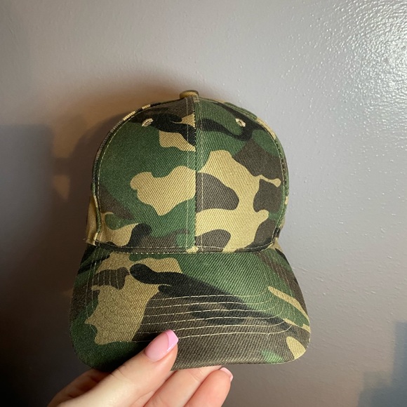 Camo hat ! - Picture 2 of 2